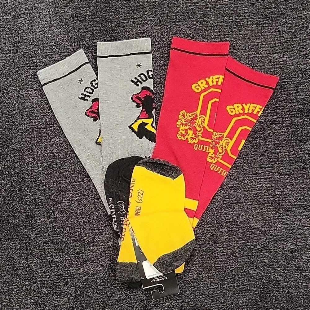 Warner Bros. Gryffindor and Hogwarts Socks - Red and Gray.19